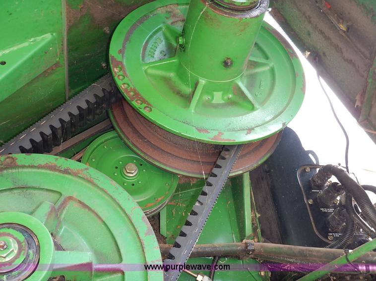 image for item K1704 1993 John Deere 9400 combine