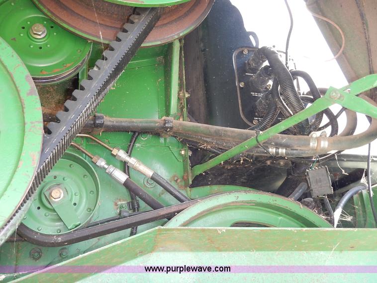 image for item K1704 1993 John Deere 9400 combine