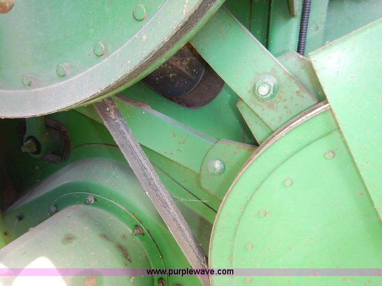 image for item K1704 1993 John Deere 9400 combine