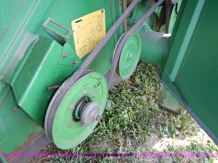 image for item K1704 1993 John Deere 9400 combine