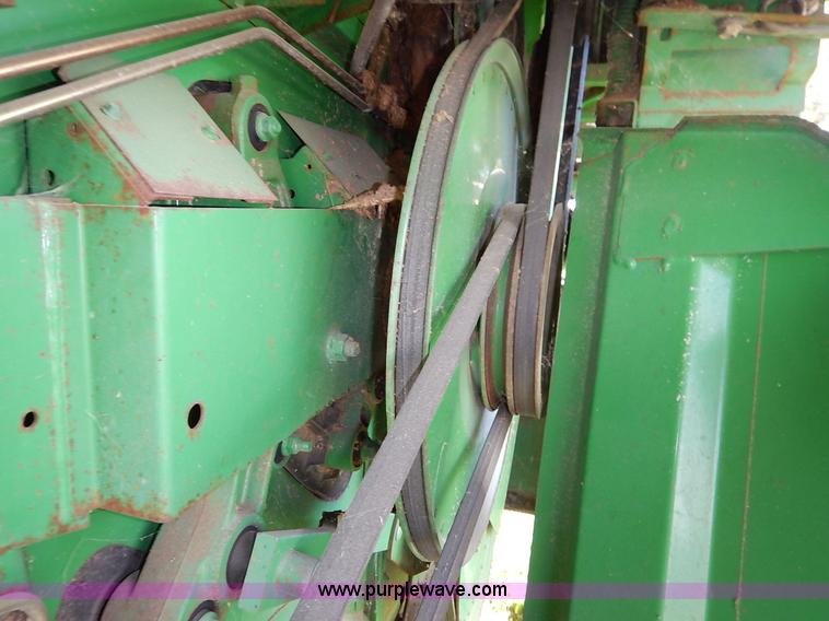 image for item K1704 1993 John Deere 9400 combine