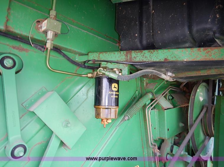 image for item K1704 1993 John Deere 9400 combine