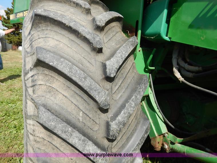image for item K1704 1993 John Deere 9400 combine