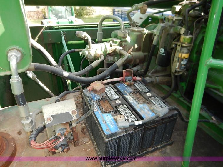 image for item K1704 1993 John Deere 9400 combine