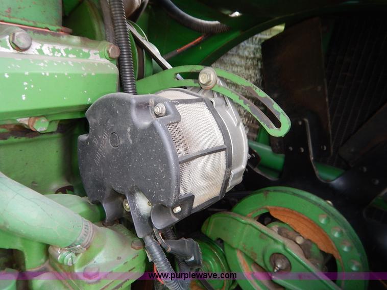 image for item K1704 1993 John Deere 9400 combine