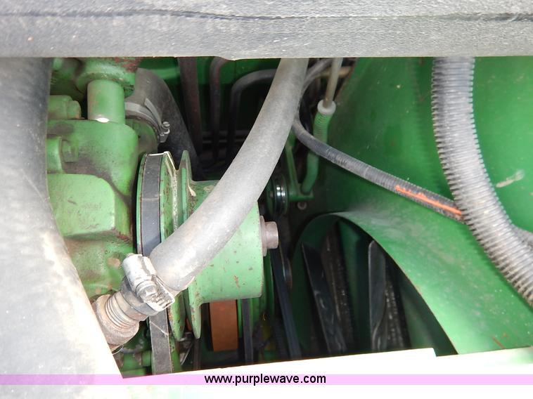 image for item K1704 1993 John Deere 9400 combine