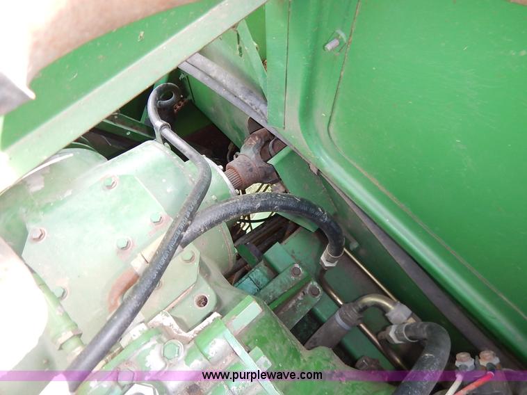 image for item K1704 1993 John Deere 9400 combine