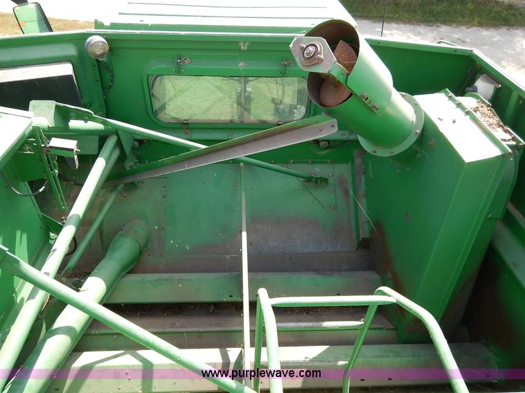 image for item K1704 1993 John Deere 9400 combine