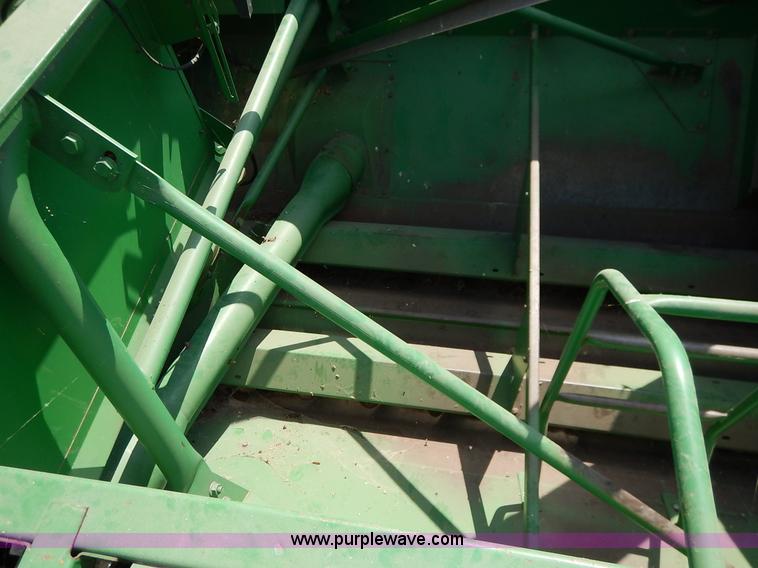 image for item K1704 1993 John Deere 9400 combine
