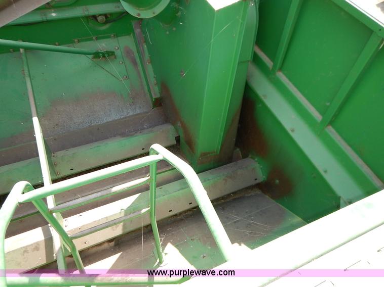 image for item K1704 1993 John Deere 9400 combine