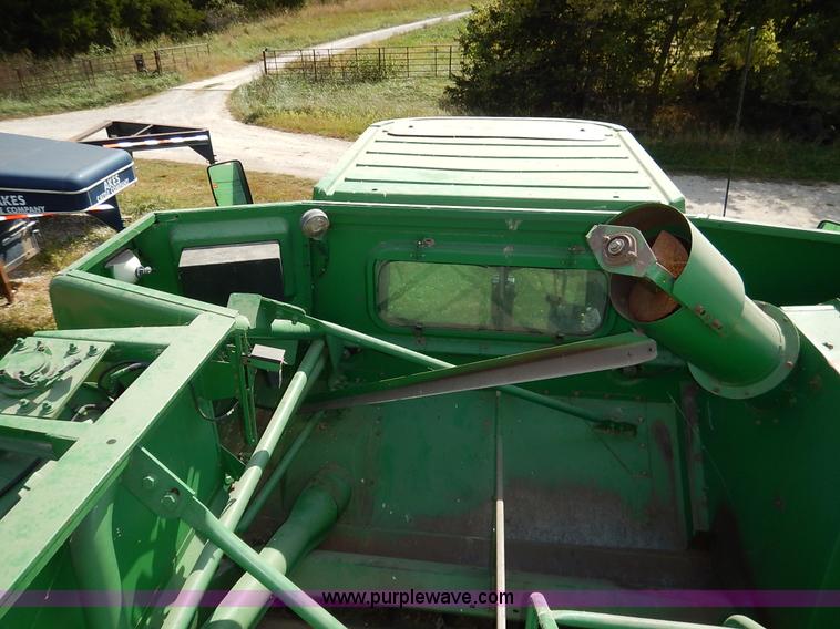 image for item K1704 1993 John Deere 9400 combine