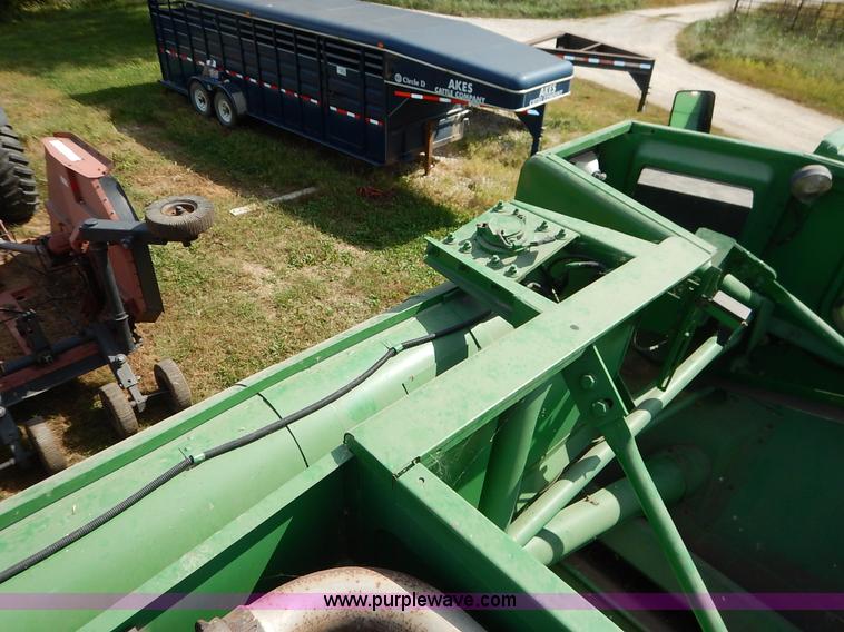 image for item K1704 1993 John Deere 9400 combine