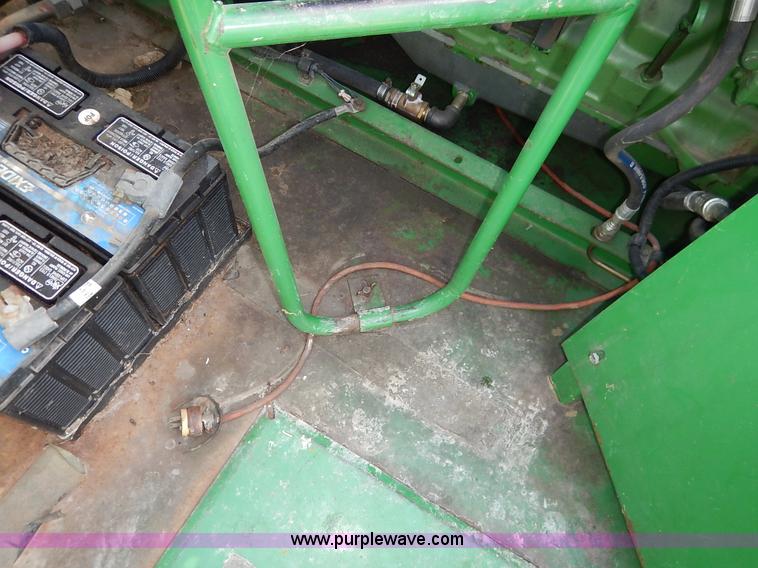 image for item K1704 1993 John Deere 9400 combine