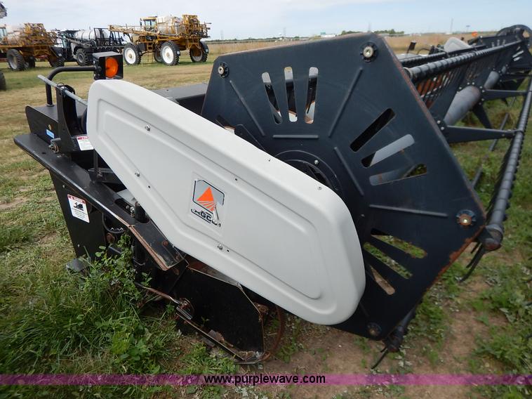 image for item K1719 2000 AGCO Gleaner 800-25F flex head
