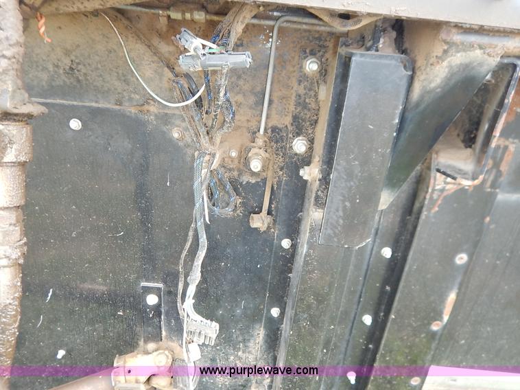 image for item K1719 2000 AGCO Gleaner 800-25F flex head