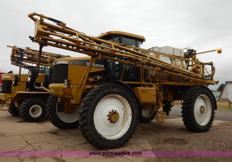 image for item K1720 2002 Ag-Chem RoGator 1254 self-propelled sprayer
