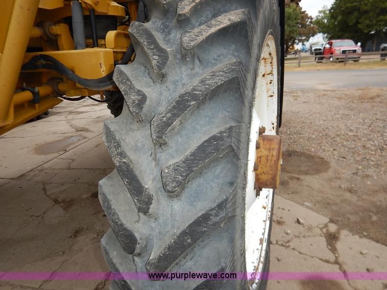 image for item K1720 2002 Ag-Chem RoGator 1254 self-propelled sprayer