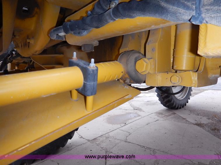 image for item K1720 2002 Ag-Chem RoGator 1254 self-propelled sprayer