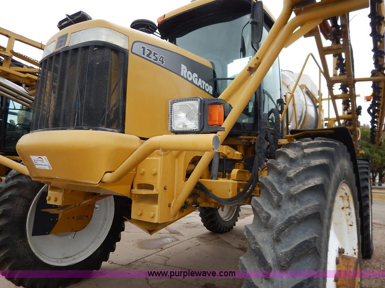 image for item K1720 2002 Ag-Chem RoGator 1254 self-propelled sprayer