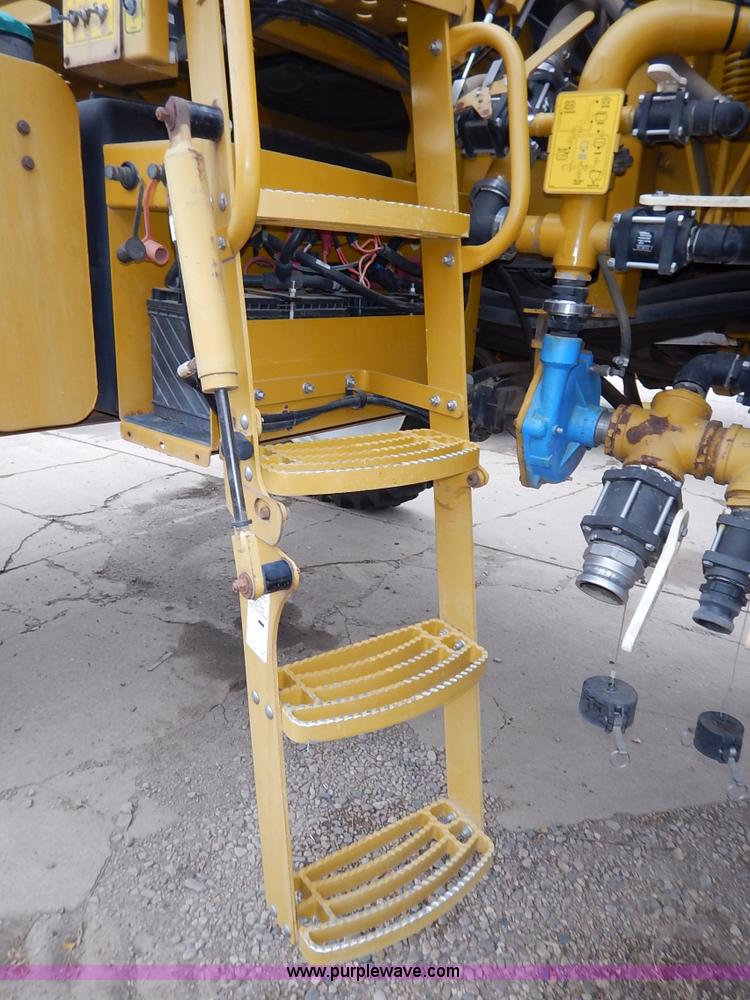 image for item K1720 2002 Ag-Chem RoGator 1254 self-propelled sprayer