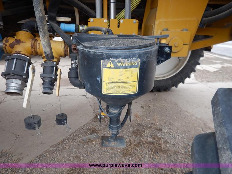 image for item K1720 2002 Ag-Chem RoGator 1254 self-propelled sprayer