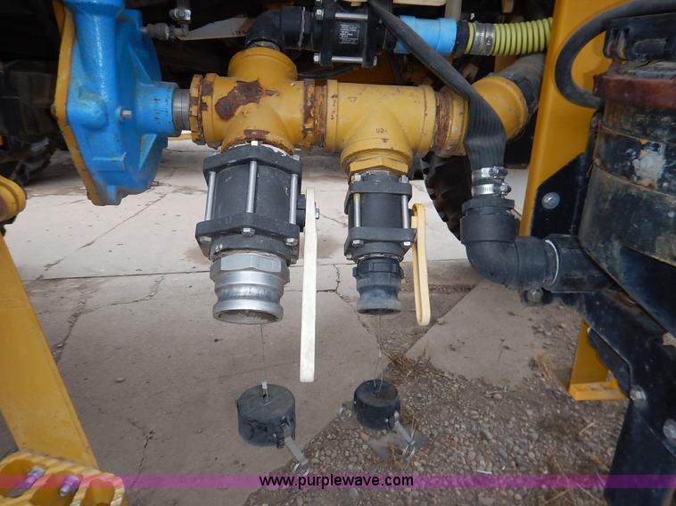 image for item K1720 2002 Ag-Chem RoGator 1254 self-propelled sprayer