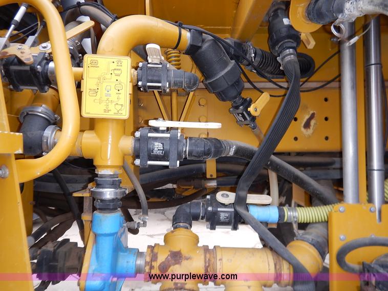 image for item K1720 2002 Ag-Chem RoGator 1254 self-propelled sprayer