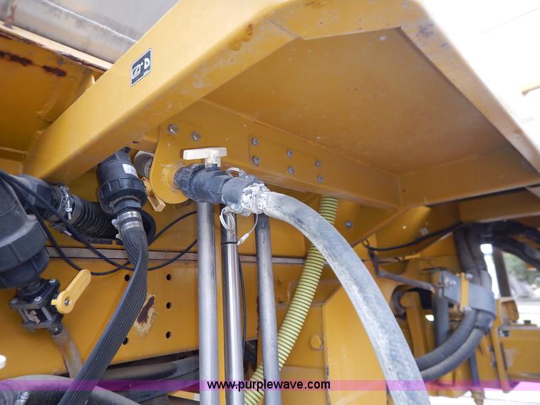 image for item K1720 2002 Ag-Chem RoGator 1254 self-propelled sprayer