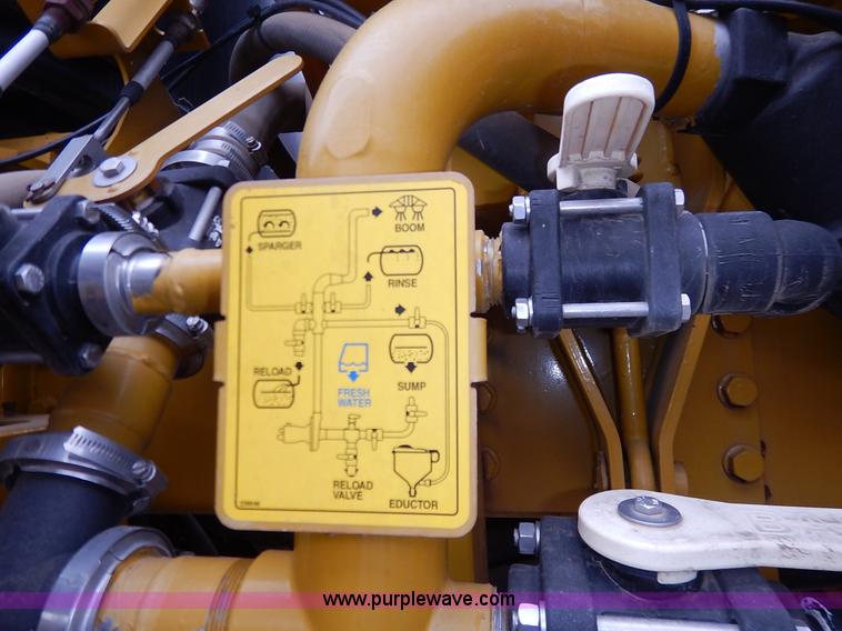 image for item K1720 2002 Ag-Chem RoGator 1254 self-propelled sprayer