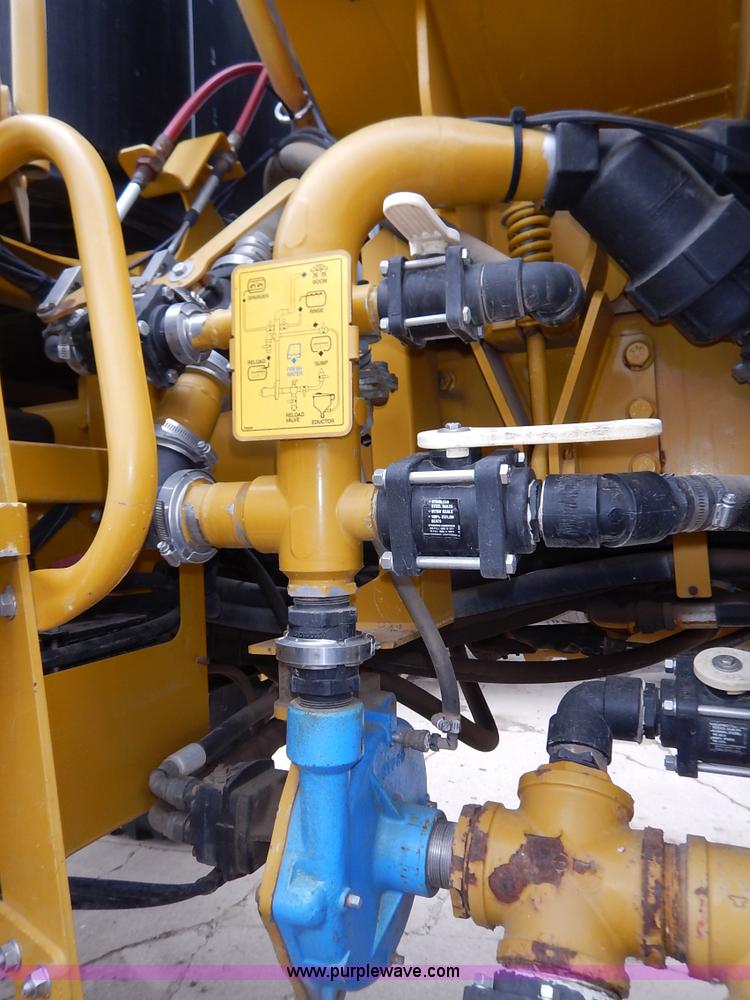 image for item K1720 2002 Ag-Chem RoGator 1254 self-propelled sprayer