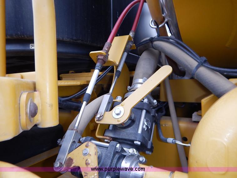 image for item K1720 2002 Ag-Chem RoGator 1254 self-propelled sprayer