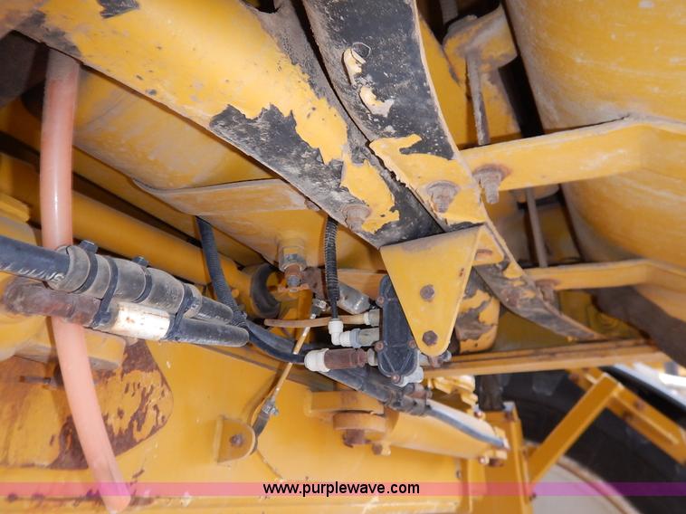 image for item K1720 2002 Ag-Chem RoGator 1254 self-propelled sprayer