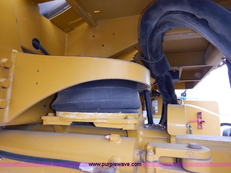 image for item K1720 2002 Ag-Chem RoGator 1254 self-propelled sprayer