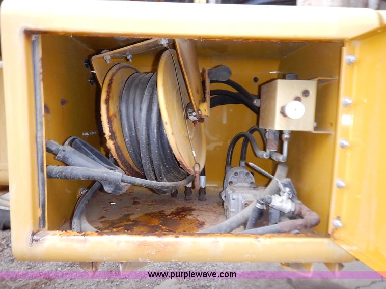 image for item K1720 2002 Ag-Chem RoGator 1254 self-propelled sprayer