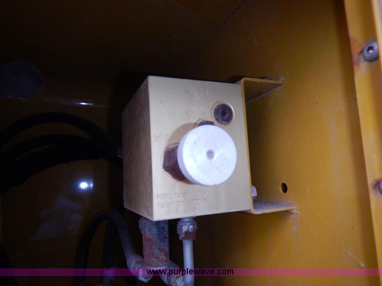 image for item K1720 2002 Ag-Chem RoGator 1254 self-propelled sprayer