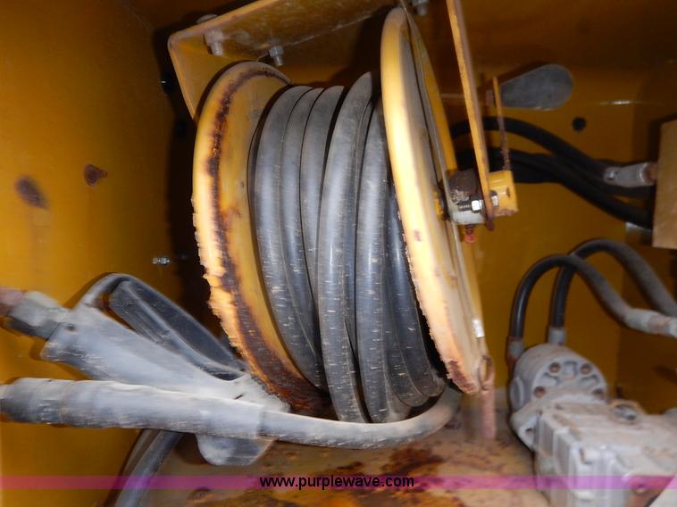 image for item K1720 2002 Ag-Chem RoGator 1254 self-propelled sprayer