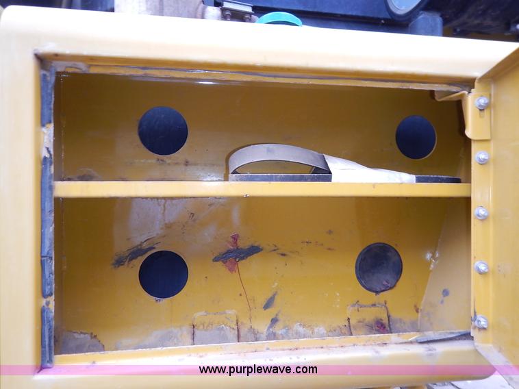 image for item K1720 2002 Ag-Chem RoGator 1254 self-propelled sprayer