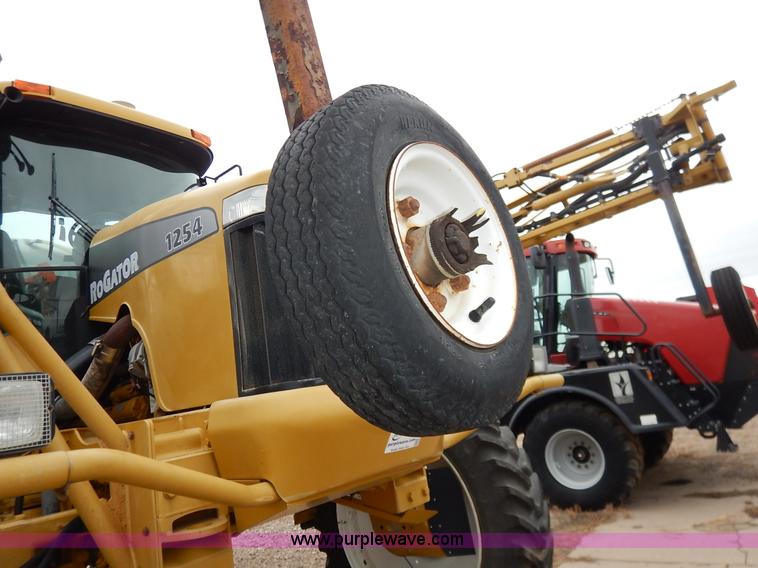 image for item K1720 2002 Ag-Chem RoGator 1254 self-propelled sprayer
