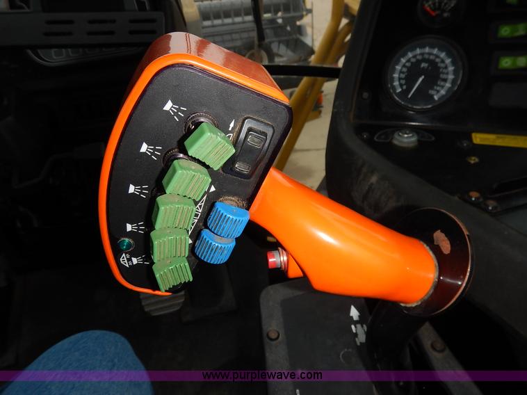 image for item K1720 2002 Ag-Chem RoGator 1254 self-propelled sprayer