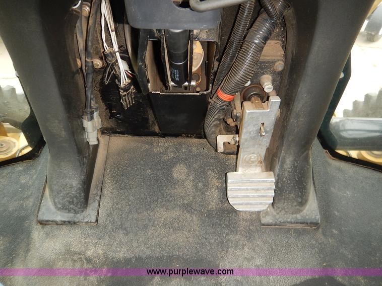 image for item K1720 2002 Ag-Chem RoGator 1254 self-propelled sprayer