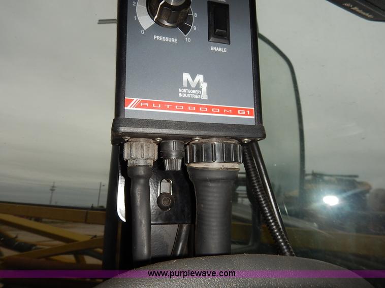 image for item K1720 2002 Ag-Chem RoGator 1254 self-propelled sprayer