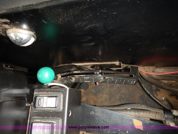 image for item K1720 2002 Ag-Chem RoGator 1254 self-propelled sprayer