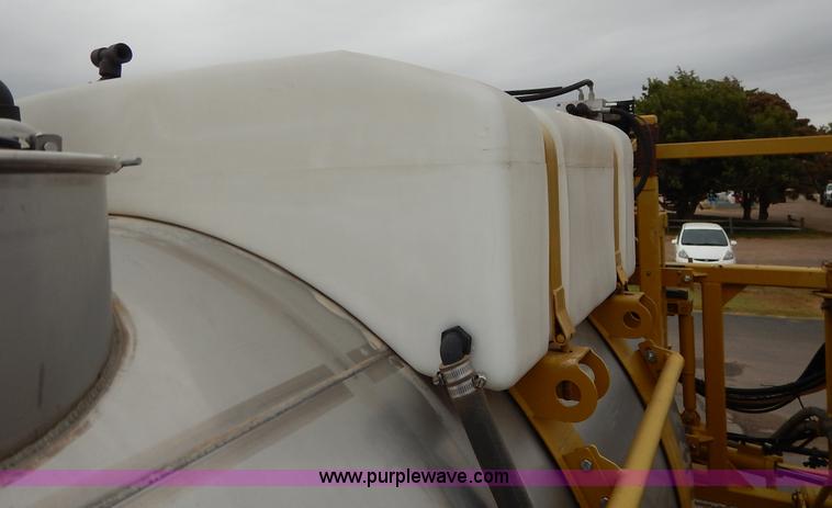 image for item K1720 2002 Ag-Chem RoGator 1254 self-propelled sprayer