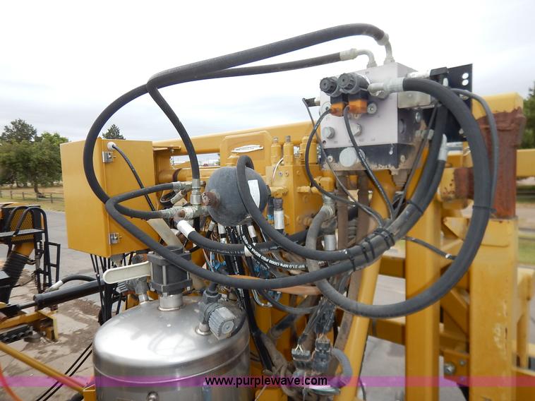 image for item K1720 2002 Ag-Chem RoGator 1254 self-propelled sprayer