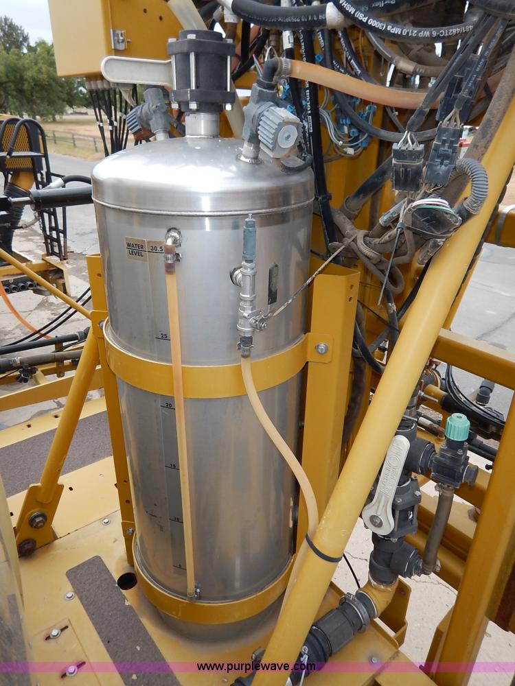 image for item K1720 2002 Ag-Chem RoGator 1254 self-propelled sprayer