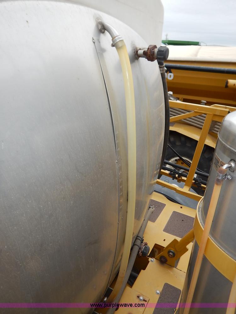 image for item K1720 2002 Ag-Chem RoGator 1254 self-propelled sprayer