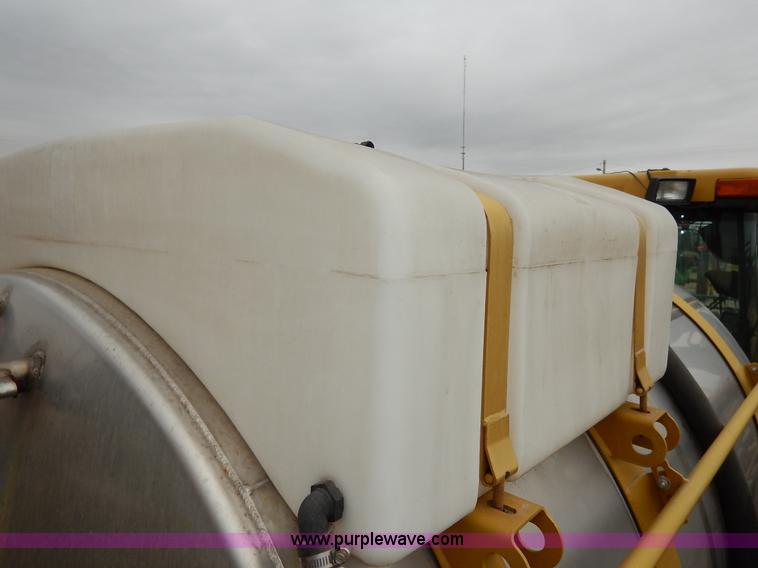 image for item K1720 2002 Ag-Chem RoGator 1254 self-propelled sprayer