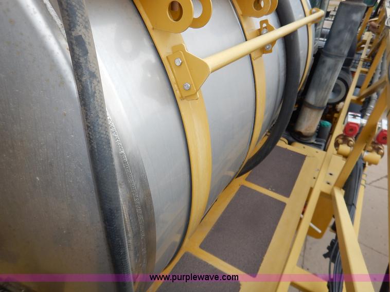 image for item K1720 2002 Ag-Chem RoGator 1254 self-propelled sprayer