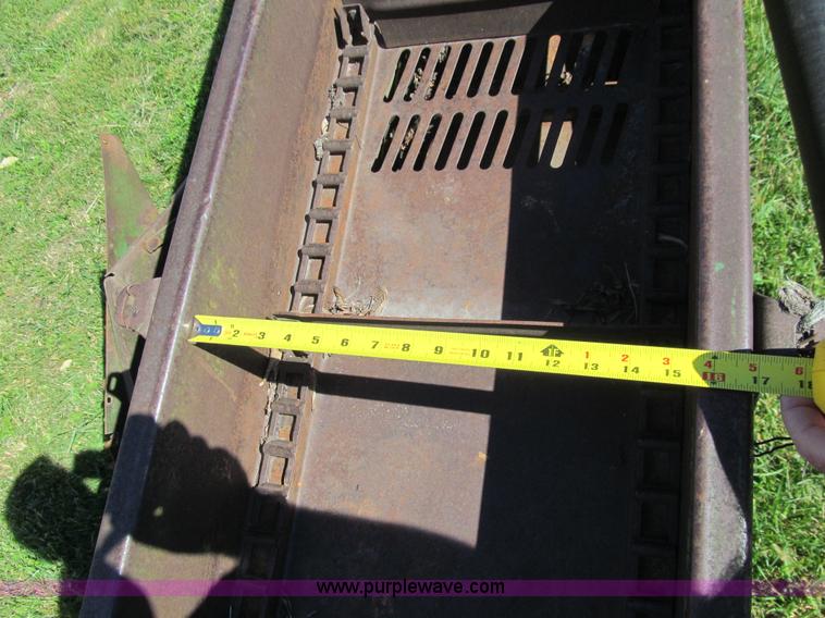 image for item K6357 John Deere grain conveyor