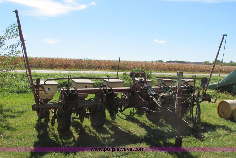 image for item K6359 White 5400 Plant-Aire planter